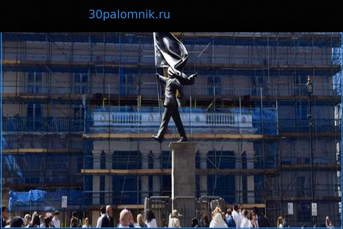 Бэнкси установил новую статую в центре Лондона